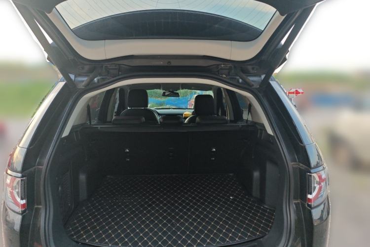 Used Land Rover Discovery Sport 2018 240 PS SE Version Trunk