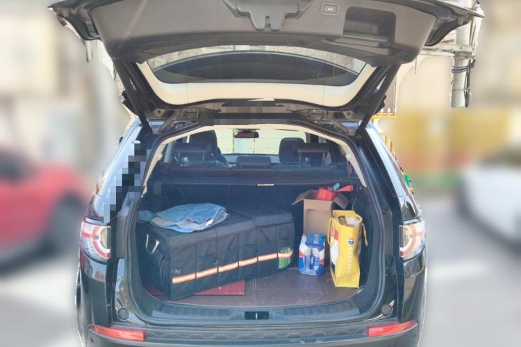 Used Land Rover Discovery Sport 2018 240 PS HSE Version Trunk