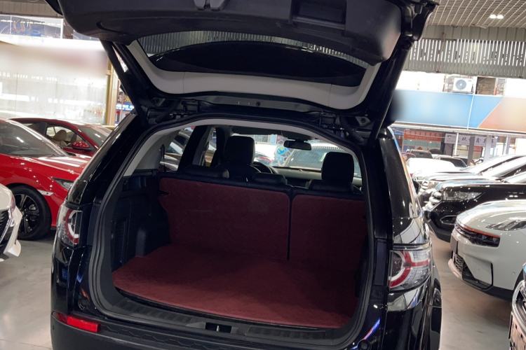 Used Land Rover Discovery Sport 2018 240 PS SE Version Trunk