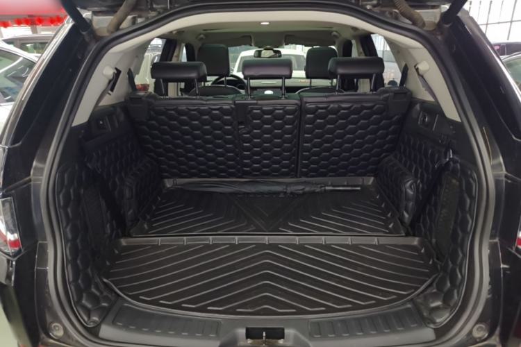Used Land Rover Discovery Sport 2018 240 PS HSE Version Trunk