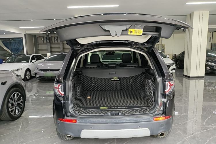 Used Land Rover Discovery Sport 2018 240 PS SE Version Trunk