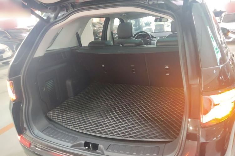 Used Land Rover Discovery Sport 2018 240 PS SE Version Trunk