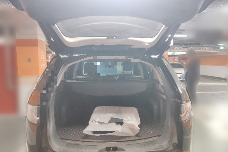 Used Land Rover Discovery Sport 2018 240 PS SE Version Trunk