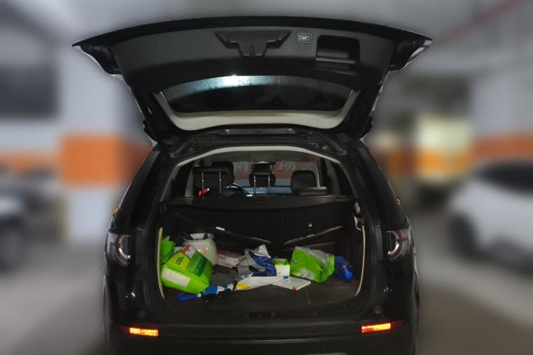 Used Land Rover Discovery Sport 2018 240 PS SE Version Trunk