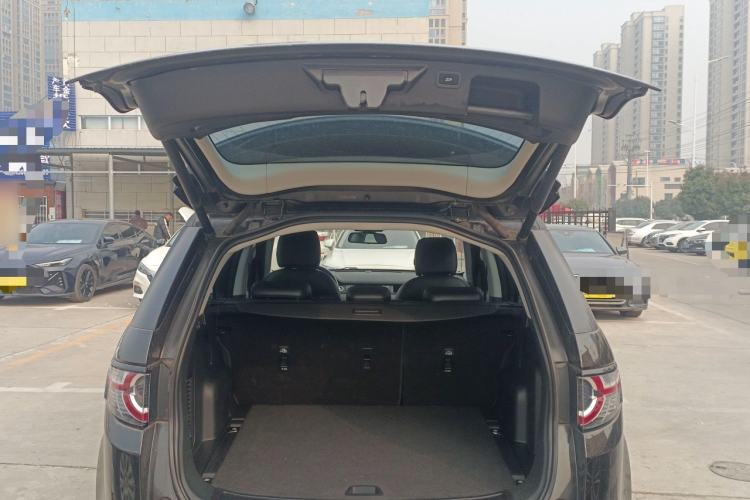 Used Land Rover Discovery Sport 2018 240 PS SE Version Trunk