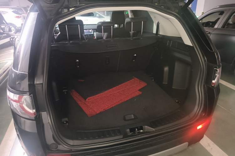 Used Land Rover Discovery Sport 2018 240 PS SE Version Trunk