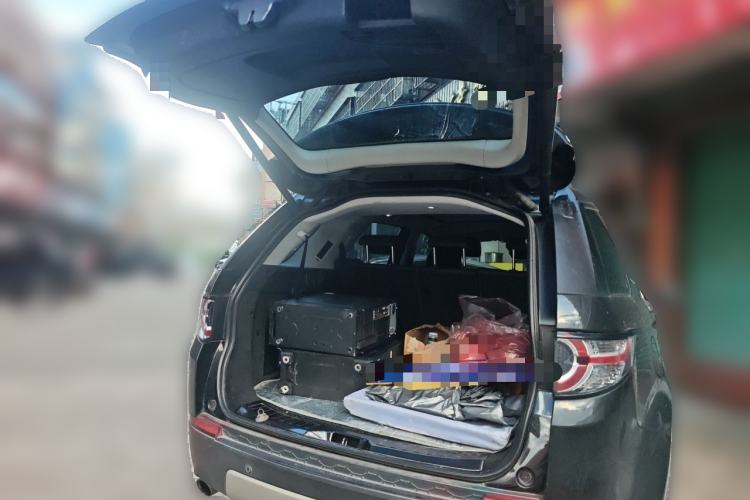 Used Land Rover Discovery Sport 2018 240 PS HSE Version Trunk