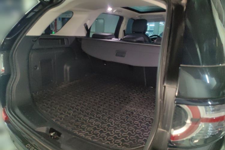 Used Land Rover Discovery Sport 2018 240 PS SE Version Trunk