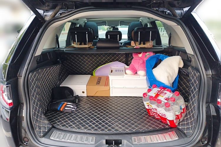 Used Land Rover Discovery Sport 2018 240 PS SE Version Trunk