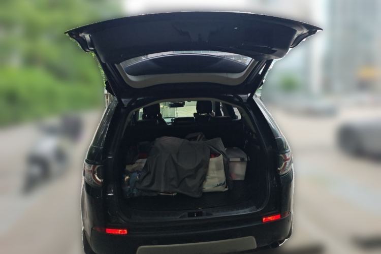 Used Land Rover Discovery Sport 2018 240 PS HSE Version Trunk