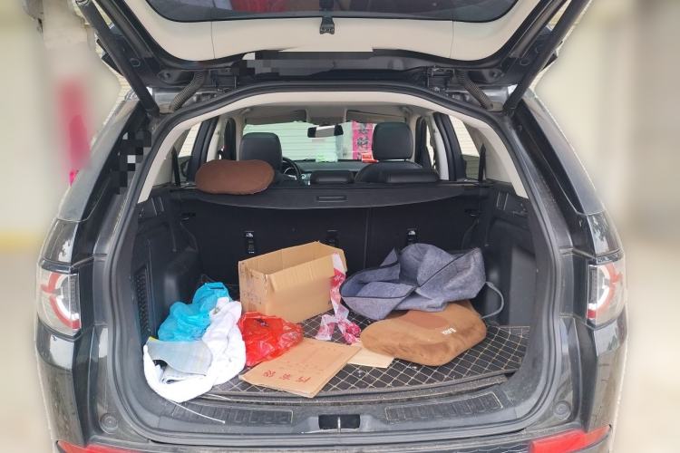 Used Land Rover Discovery Sport 2018 240 PS SE Version Trunk