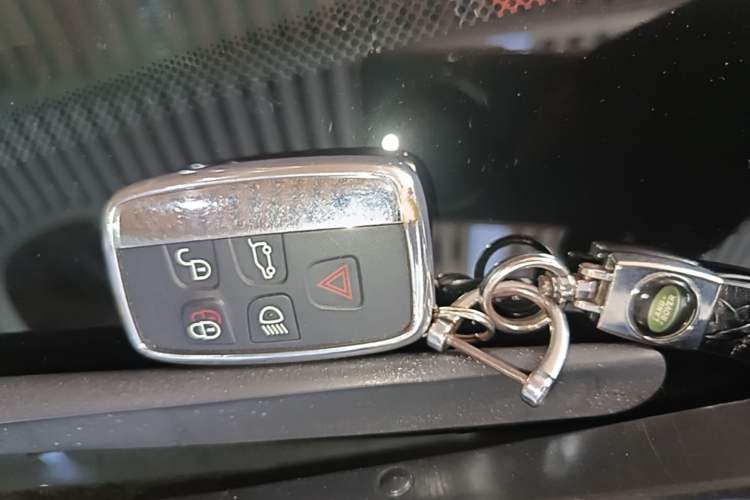Used Land Rover Discovery Sport 2018 240 PS SE Version Vehicle Key