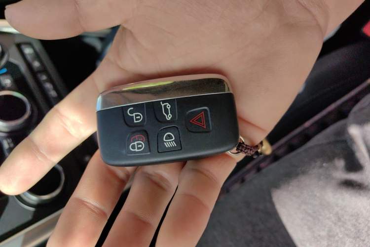 Used Land Rover Discovery Sport 2018 240 PS SE Version Vehicle Key
