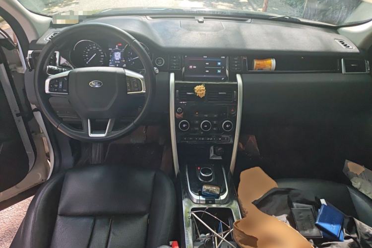 Used Land Rover Discovery Sport 2018 240 PS SE Version Center Console
