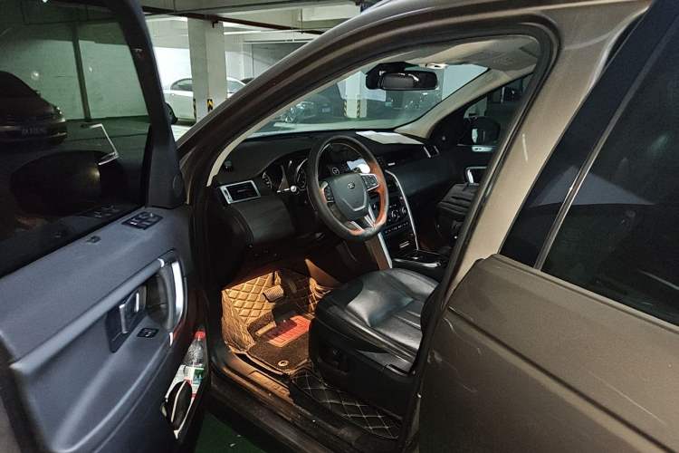 Used Land Rover Discovery Sport 2018 240 PS SE Version Driver Seat