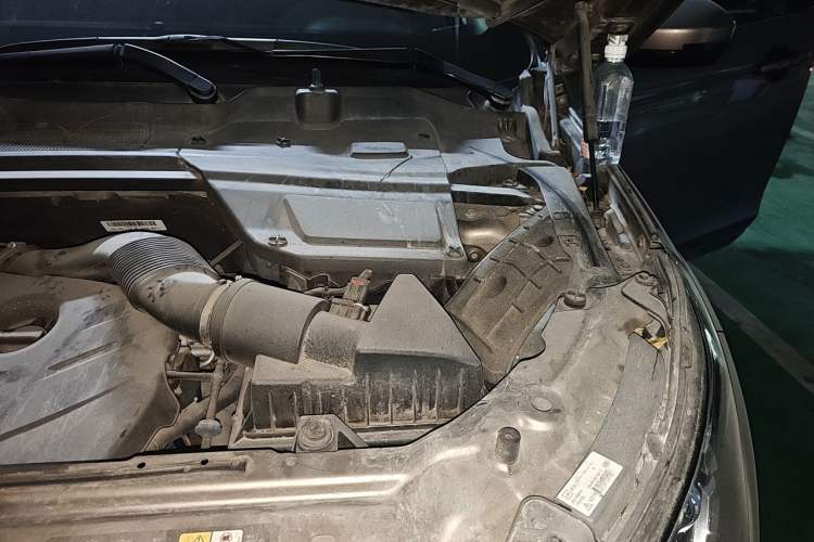 Used Land Rover Discovery Sport 2018 240 PS SE Version Engine Bay Left