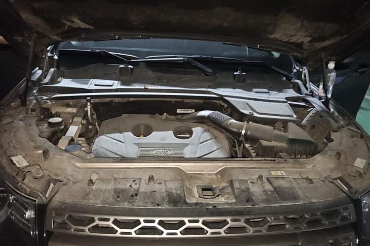 Used Land Rover Discovery Sport 2018 240 PS SE Version Engine Bay