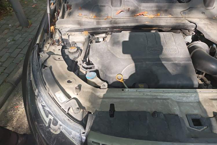 Used Land Rover Discovery Sport 2018 240 PS SE Version Engine Bay Right