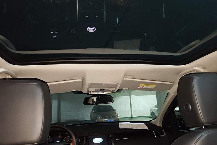 Used Land Rover Discovery Sport 2018 240 PS SE Version Headliner