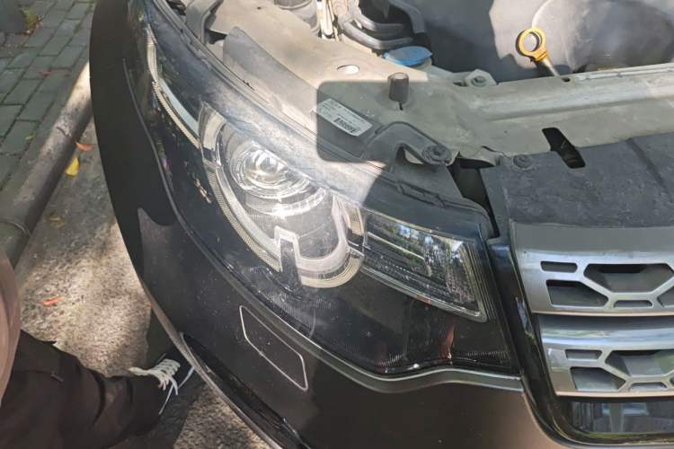 Used Land Rover Discovery Sport 2018 240 PS SE Version Right Front Headlight