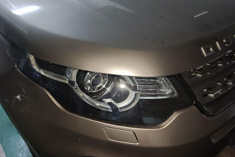 Used Land Rover Discovery Sport 2018 240 PS SE Version Right Front Headlight