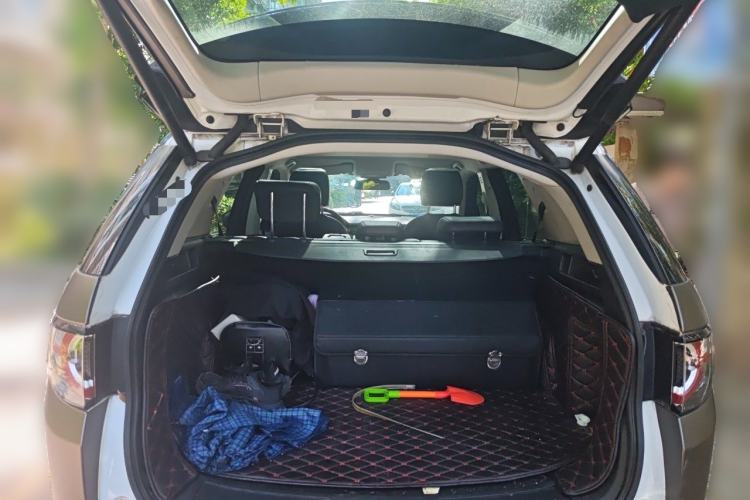 Used Land Rover Discovery Sport 2018 240 PS SE Version Trunk
