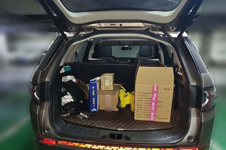 Used Land Rover Discovery Sport 2018 240 PS SE Version Trunk