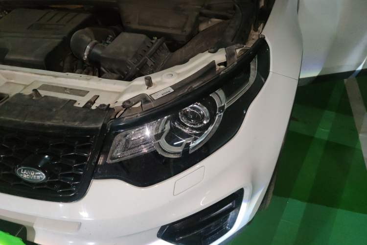 Used Land Rover Discovery Sport 2018 240 PS SE Version Engine Bay Left