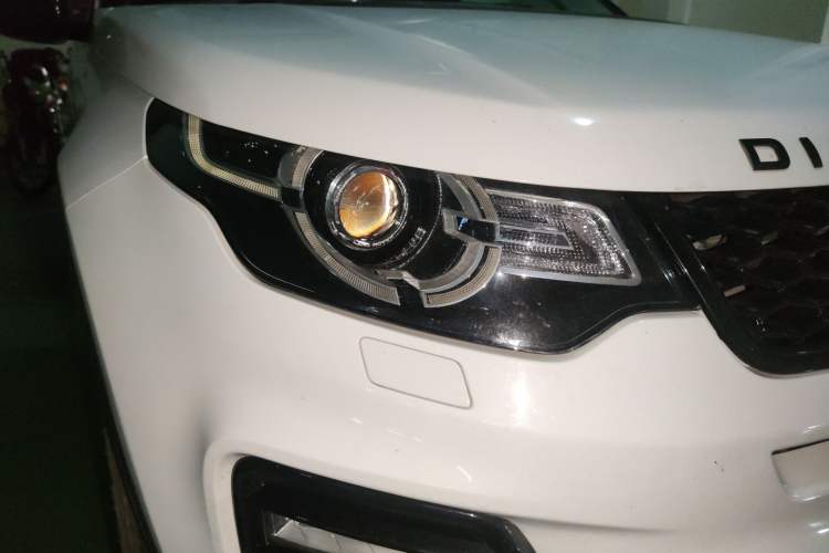 Used Land Rover Discovery Sport 2018 240 PS SE Version Right Front Headlight