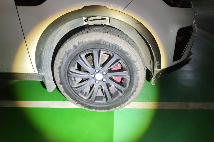 Used Land Rover Discovery Sport 2018 240 PS SE Version Right Front Wheel Hub