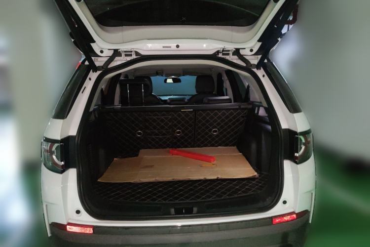 Used Land Rover Discovery Sport 2018 240 PS SE Version Trunk