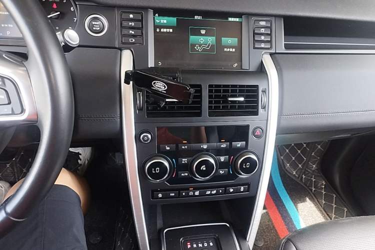 Used Land Rover Discovery Sport 2018 240 PS HSE Version Audio And AC Panel