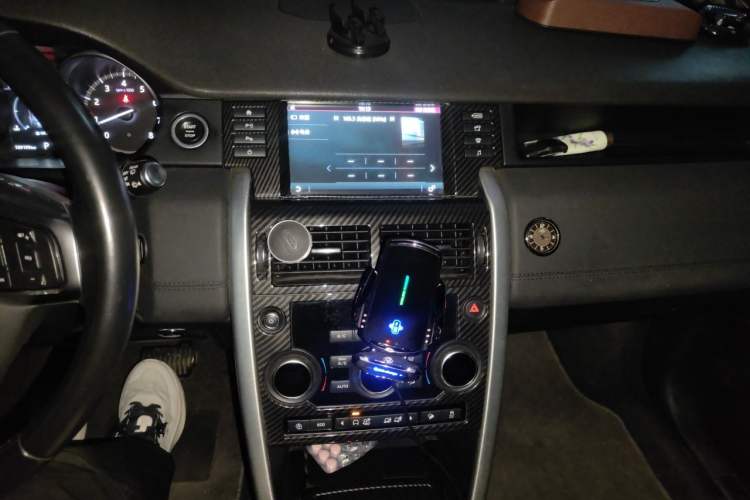 Used Land Rover Discovery Sport 2018 240 PS SE Version Audio And AC Panel