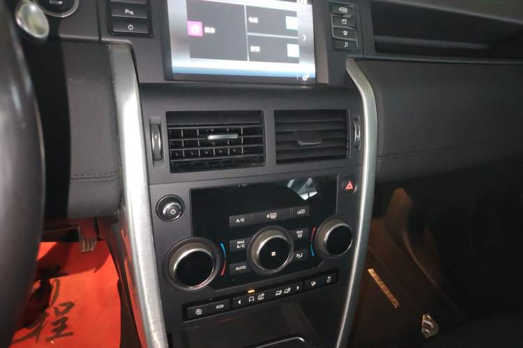 Used Land Rover Discovery Sport 2018 240 PS SE Version Audio And AC Panel