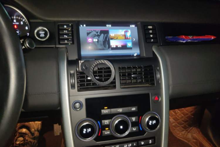 Used Land Rover Discovery Sport 2018 240 PS SE Version Audio And AC Panel