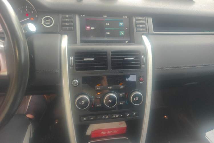 Used Land Rover Discovery Sport 2018 240 PS SE Version Audio And AC Panel