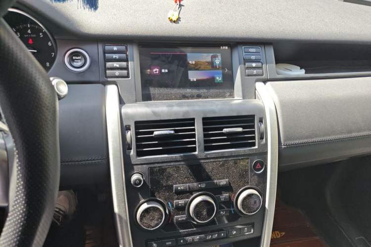 Used Land Rover Discovery Sport 2018 240 PS SE Version Audio And AC Panel