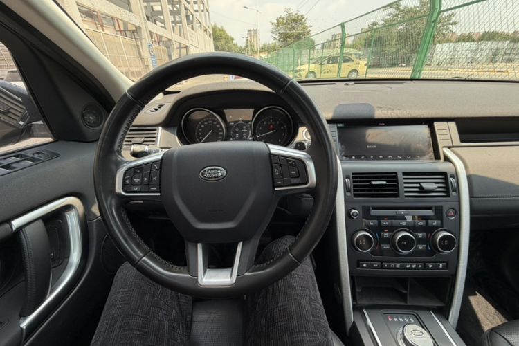 Used Land Rover Discovery Sport 2018 240 PS HSE Version Audio And AC Panel