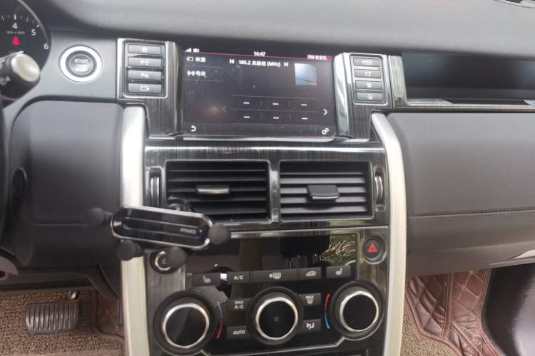Used Land Rover Discovery Sport 2018 240 PS HSE Version Audio And AC Panel