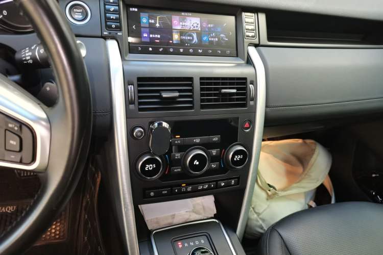 Used Land Rover Discovery Sport 2018 240 PS SE Version Audio And AC Panel