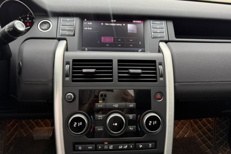 Used Land Rover Discovery Sport 2018 240 PS SE Version Audio And AC Panel