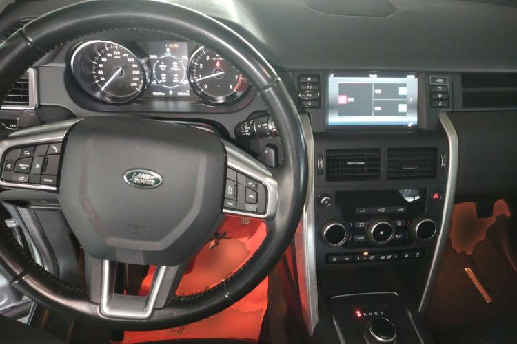 Used Land Rover Discovery Sport 2018 240 PS SE Version Center Console