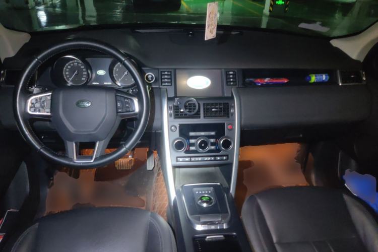 Used Land Rover Discovery Sport 2018 240 PS SE Version Center Console