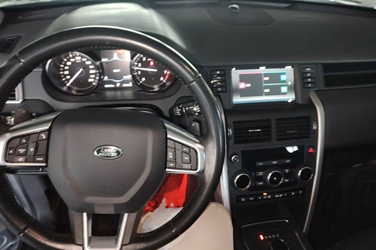 Used Land Rover Discovery Sport 2018 240 PS SE Version Center Console