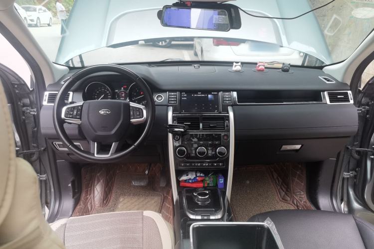 Used Land Rover Discovery Sport 2018 240 PS HSE Version Center Console