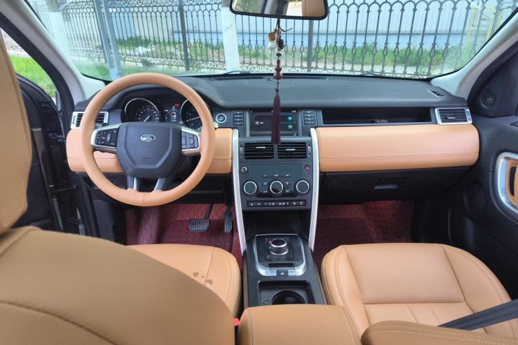 Used Land Rover Discovery Sport 2018 240 PS SE Version Center Console