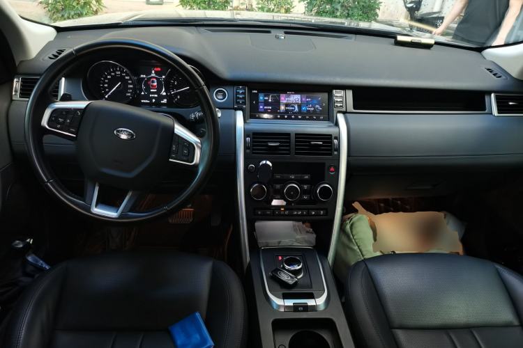 Used Land Rover Discovery Sport 2018 240 PS SE Version Center Console