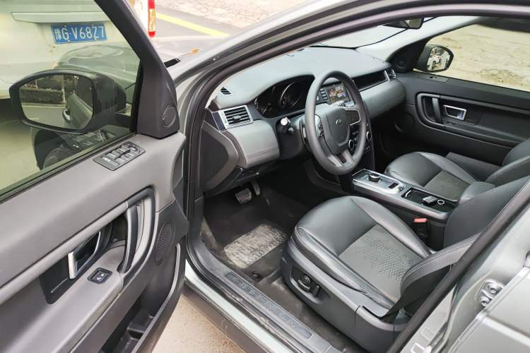 Used Land Rover Discovery Sport 2018 240 PS PURE Edition Driver Seat