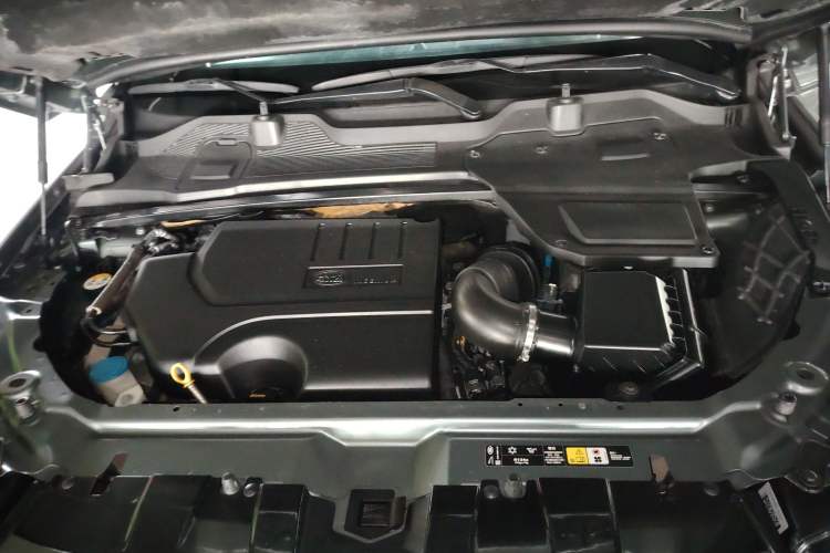 Used Land Rover Discovery Sport 2018 240 PS SE Version Engine Bay