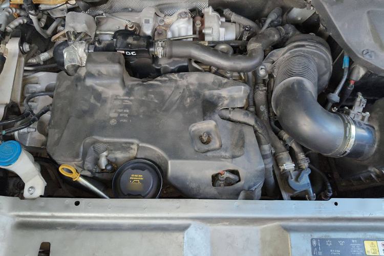 Used Land Rover Discovery Sport 2018 240 PS SE Version Engine Bay